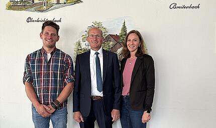 Oberleichtersbach neues Führungstrio. Das Bild zeigt von links: Tobias Zeier (Dritter Bürgermeister), Roland Wehner (Erster Bürgermeister) und Karina Kirchner (Zweite Bürgermeisterin). Oberleichtersbach neues Führungstrio. Das Bild zeigt von links: Tobias Zeier (Dritter Bürgermeister), Roland Wehner (Erster Bürgermeister) und Karina Kirchner (Zweite Bürgermeisterin).