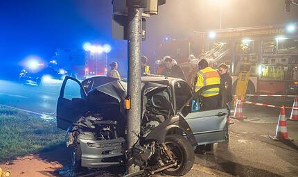 Verfolgungsjagd im Kreis Bamberg: Auto kracht gegen Ampel Verfolgungsjagd im Kreis Bamberg: Auto kracht gegen Ampel