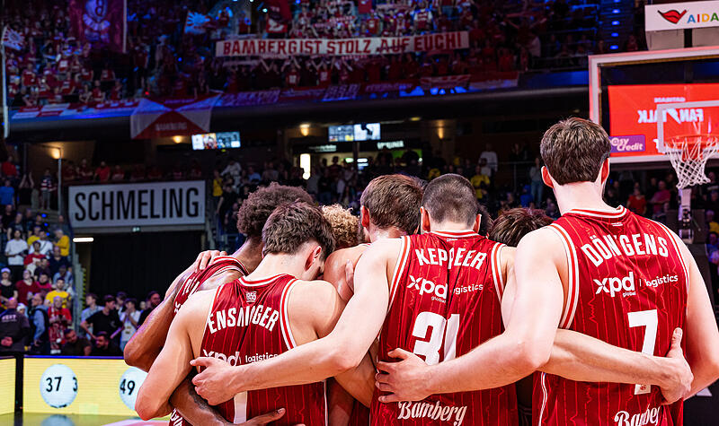 "Bamberg ist stolz auf euch": So verabschiedeten die Bamberger Fans ihr Team aus der Saison. "Bamberg ist stolz auf euch": So verabschiedeten die Bamberger Fans ihr Team aus der Saison.