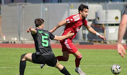 Aykut Civelek (rechts) lässt sich von Marlon Fritschi nicht aufhalten. Aykut Civelek (rechts) lässt sich von Marlon Fritschi nicht aufhalten.