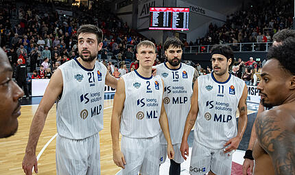Nach der Niederlage am 10. Spieltag in Bamberg holt Heidelbergs Mateo Seric (l.) seine Mitspieler in den Kreis. Nach der Niederlage am 10. Spieltag in Bamberg holt Heidelbergs Mateo Seric (l.) seine Mitspieler in den Kreis.