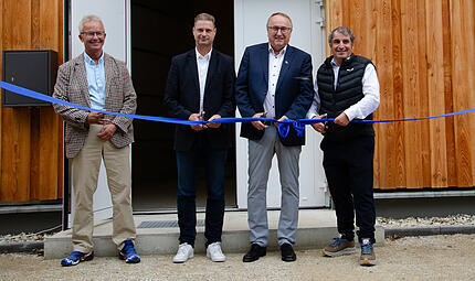 Michael Richter (Wasserwirtschaftsamt Landkreis Forchheim), Mathias Reznik (Geschäftsführer der Stadtwerke Forchheim), Manfred Hümmer (Dritter Bürgermeister der Stadt Forchheim) und Christian Sponsel (Geschäftsführer der Stadtwerke Forchheim) weihen den neuen Hochbehälter in Serlbach ein.Forchheim & Fränkische Schweiz Michael Richter (Wasserwirtschaftsamt Landkreis Forchheim), Mathias Reznik (Geschäftsführer der Stadtwerke Forchheim), Manfred Hümmer (Dritter Bürgermeister der Stadt Forchheim) und Christian Sponsel (Geschäftsführer der Stadtwerke Forchheim) weihen den neuen Hochbehälter in Serlbach ein.