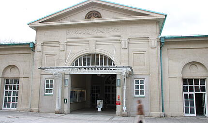 Wandelhalle Bad Kissingen Haupteingang zur Brunnen- und Wandelhalle in Bad Kissingen
