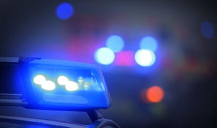 Polizeiauto mit Blaulicht - SymbolbildForchheim & Fränkische Schweiz Polizeiauto mit Blaulicht - SymbolbildForchheim & Fränkische Schweiz