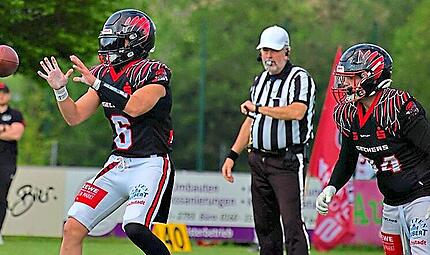 Quarterback Antoine Zabala (links) führte die Hemhofen Gechers ins Play-off-Finale. Anika Weißenberger Quarterback Antoine Zabala (links) führte die Hemhofen Gechers ins Play-off-Finale. Anika Weißenberger