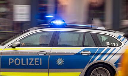 Polizeiwagen mit Blaulicht Polizeiwagen mit Blaulicht