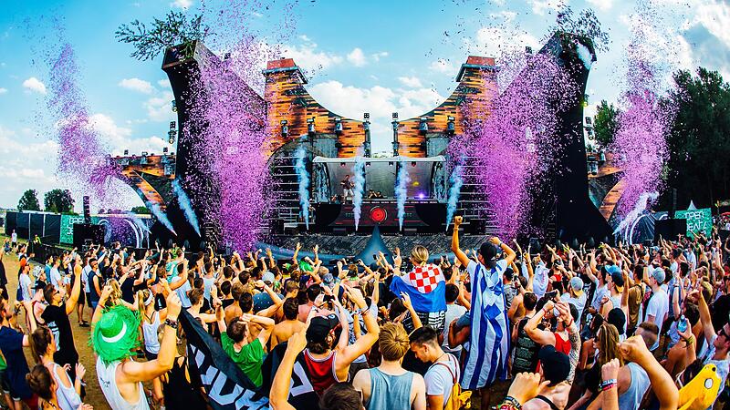 Bis zu 80.000 Fans elektronischer Musik besuchen Jahr für Jahr das Open-Beatz in Herzogenaurach. Bis zu 80.000 Fans elektronischer Musik besuchen Jahr für Jahr das Open-Beatz in Herzogenaurach.