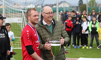 Relegation 2025: Neumeister erklärt Spielorte in Bamberg Dreierrunden, absagende Vereine und große Kulissen: Die Relegation im Fußballkreis Bamberg bot viel Gesprächsstoff. Das sieht Kreisspielleiter Manfred Neumeister (rechts) ganz ähnlich.