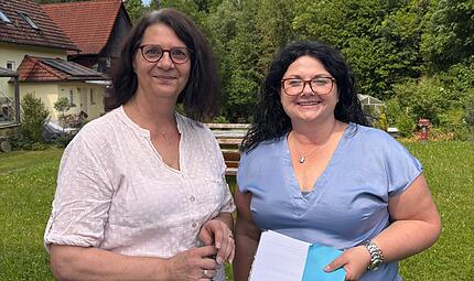 Ortssprecher Lopp Bürgermeisterin Tanja Friedrich beglückwünschte die einzige Frau unter den neuen Ortssprechern: Ines Schilde wurde mit 17 Stimmen als Sprecherin für Lopp gewählt und setzte sich gegen Jens Wolkenstein durch.