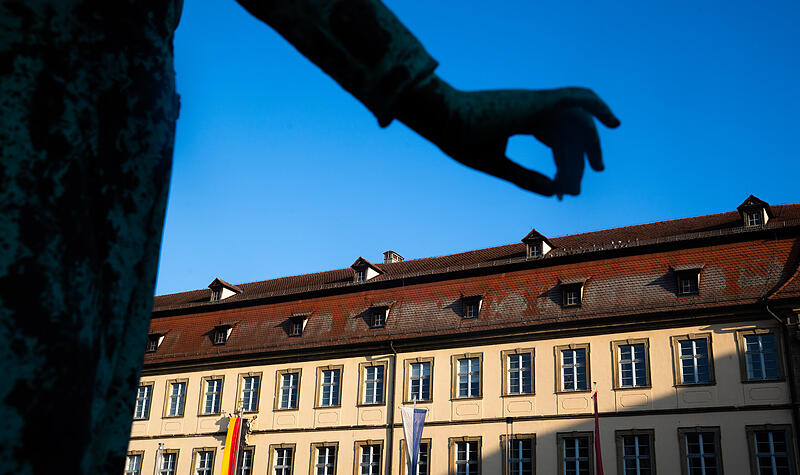 Das Rathaus am Maxplatz war in der Vergangenheit über Jahre hinweg Schauplatz der Bamberger Rathaus-Affäre um unrechtmäßige Sonderzahlungen und Boni. Das Rathaus am Maxplatz war in der Vergangenheit über Jahre hinweg Schauplatz der Bamberger Rathaus-Affäre um unrechtmäßige Sonderzahlungen und Boni.