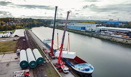 Hafen Bamberg Emsiges Treiben im Hafen Bamberg – wegen Niedrigwassers ein seltenes Bild im Sommer 2026. Und doch behält der gesamte Main-Donau-Kanal seine große wirtschaftliche Bedeutung. Trotz einiger Krisen.