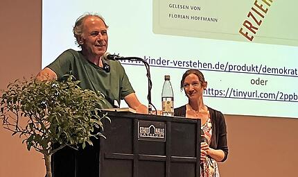 Beim Kongress in Haßfurt hat familylab Deutschland zum offenen Austausch eingeladen. Beim Kongress in Haßfurt hat familylab Deutschland zum offenen Austausch eingeladen.