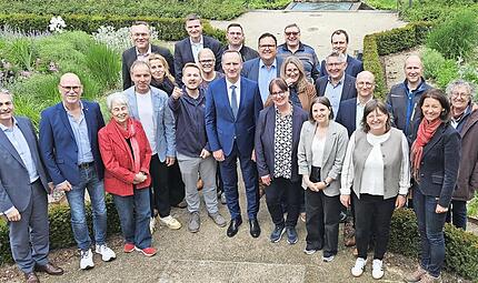 Der neu gewählte Steuerkreis. Der neu gewählte Steuerkreis.