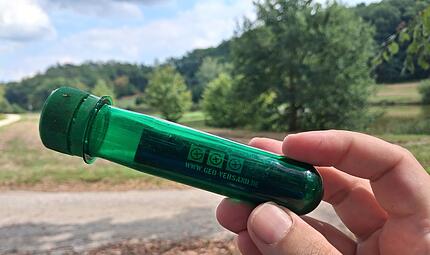 Gefunden. So sieht ein Geocache in der Nähe von Frensdorf aus. Gefunden. So sieht ein Geocache in der Nähe von Frensdorf aus.