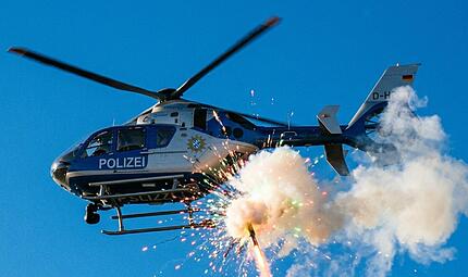 Polizeihubschrauber mit Rakete beschossen Polizeihubschrauber mit Rakete beschossen