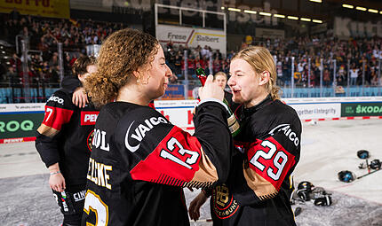 Die Hammelburgerin Nina Christof (rechts) ist mit der Frauen-Nationalmannschaft bei Olympia vertreten. Die Hammelburgerin Nina Christof (rechts) ist mit der Frauen-Nationalmannschaft bei Olympia vertreten.