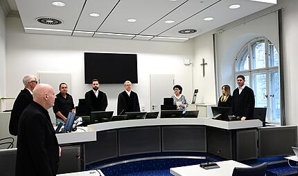 Landgericht Bamberg Raubüberfall Rentweinsdorf Sinti-Clan Die Jugendkammer des Landgerichts mit den Richtern Tim Baum und Johannes Tränkle (Vorsitz), sowie zwei Schöffen