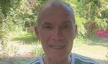 Fredi Breunig aus dem unterfränkischen Großeibstadt ist nicht nur Kabarettist, Mundart-Künstler und Glossist, sondern auch Fußball-Fachmann. Für unser Portal ordnet er die Fußball-WM 2026 humoristisch ein. Fredi Breunig aus dem unterfränkischen Großeibstadt ist nicht nur Kabarettist, Mundart-Künstler und Glossist, sondern auch Fußball-Fachmann. Für unser Portal ordnet er die Fußball-WM 2026 humoristisch ein.