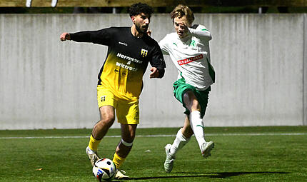 Sport Fußball Saison 2025 / 2026 Bayernliga Nord 15. Spieltag am Freitag 24.10.2025 Spielort Neudrossenfeld Sportpark Am Weinberg Kunstrasenplatz Spielbeginn 19.00 h TSV Neudrossenfeld gegen SpVgg Bayern Hof Halbzeitergebnis Moritz Hütter gegen Sport Fußball Saison 2025 / 2026 Bayernliga Nord 15. Spieltag am Freitag 24.10.2025 Spielort Neudrossenfeld Sportpark Am Weinberg Kunstrasenplatz Spielbeginn 19.00 h TSV Neudrossenfeld gegen SpVgg Bayern Hof Halbzeitergebnis Moritz Hütter gegen