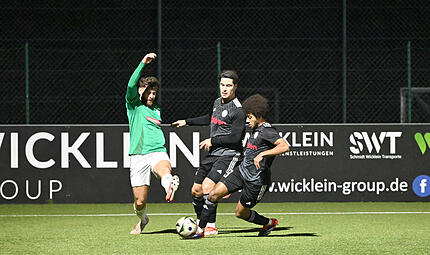 Sport Fußball Saison 2025 / 2026 Bayernliga Nord 14. Spieltag am Freitag 17.10.2025 Spielort Neudrossenfeld Sportpark Am Weinberg Kunstrasenplatz Spielbeginn 19.00 h TSV Neudrossenfeld gegen SV Fortuna Regensburg Halbzeitergebnis Michael Sauers Sport Fußball Saison 2025 / 2026 Bayernliga Nord 14. Spieltag am Freitag 17.10.2025 Spielort Neudrossenfeld Sportpark Am Weinberg Kunstrasenplatz Spielbeginn 19.00 h TSV Neudrossenfeld gegen SV Fortuna Regensburg Halbzeitergebnis Michael Sauers