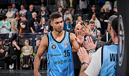01.11..2025 / Veolia Hamburg Towers vs Bamberg Baskets / Hauptrunde / Season 2025//2026 / Fotograf: Dennis Fischer / Spieltag 6 Der Ex-Bamberger Kenny Ogbe spielt die bislang beste BBL-Saison seiner Karriere.