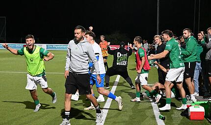 Sport Fußball Saison 2026 / 2027 Bayernliga Nord 10. Spieltag Freitag 11.09.2026 Spielort Neudrossenfeld Sportpark Am Weinberg Spielbeginn 19.00 h TSV Neudrossenfeld gegen FC Eintracht Bamberg Halbzeitergebnis 0:0 Endstand 1:0 Spielende Jubel Andras Sport Fußball Saison 2026 / 2027 Bayernliga Nord 10. Spieltag Freitag 11.09.2026 Spielort Neudrossenfeld Sportpark Am Weinberg Spielbeginn 19.00 h TSV Neudrossenfeld gegen FC Eintracht Bamberg Halbzeitergebnis 0:0 Endstand 1:0 Spielende Jubel Andras