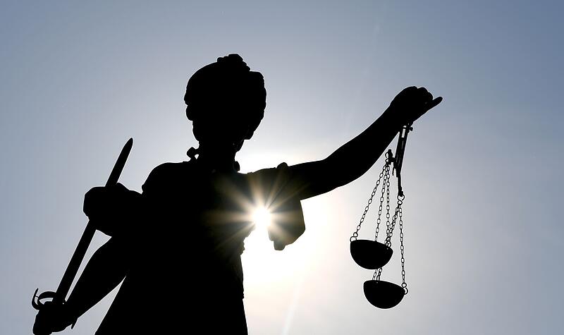 Justizia im Gegenlicht Justizia im Gegenlicht