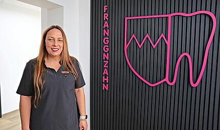 Petra Schmidt-Holzer hat ihre Praxis „Franggnzahn“ genannt. Inzwischen ist der Ansturm so groß, dass sie einen Aufnahmestopp verhängt hat. Sonny Adam Petra Schmidt-Holzer hat ihre Praxis „Franggnzahn“ genannt. Inzwischen ist der Ansturm so groß, dass sie einen Aufnahmestopp verhängt hat. Sonny Adam