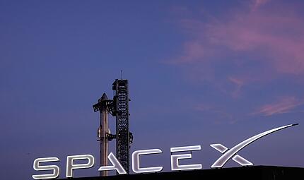 SpaceX SpaceX