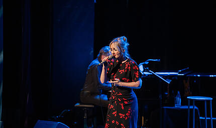 Katharine Mehrling beweist wieder einmal, dass sie eine tolle Stimme hat. Katharine Mehrling beweist wieder einmal, dass sie eine tolle Stimme hat.