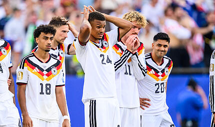 So sehen Verlierer aus: Das DFB-Team um (von links) Nathaniel Brown, Leon Goretzka, Malick Thiaw, Nick Woltemade und Nadiem Amiri scheitert an Paraguay. So sehen Verlierer aus: Das DFB-Team um (von links) Nathaniel Brown, Leon Goretzka, Malick Thiaw, Nick Woltemade und Nadiem Amiri scheitert an Paraguay.