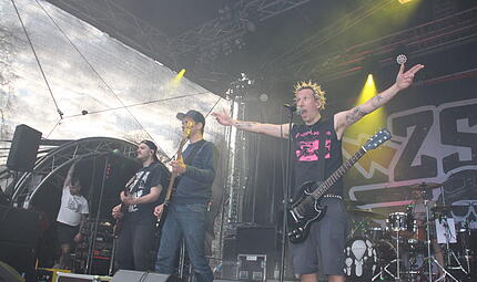 2022 begeisterte die Berliner Punkband „ZSK“. Am 30. Mai gibt es ein Wiedersehen mit der beliebten Band. 2022 begeisterte die Berliner Punkband „ZSK“. Am 30. Mai gibt es ein Wiedersehen mit der beliebten Band.