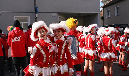 Faschingsumzug Erlangen-BruckForchheim & Fränkische Schweiz Gute Laune und ein bisschen Politik - das war los am Brucker Faschingsumzug.
