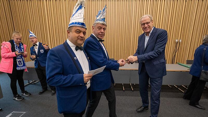 Bürgermeister German Hacker kann den Rathausschlüssel nicht verteidigen. Bürgermeister German Hacker kann den Rathausschlüssel nicht verteidigen.