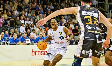 Darius Dawson hat bei Spiel 1 in Coburg mit 14 Punkten für den Erfolg des BBC gegen Neustadt gesorgt. Nun sieht er die Shooters in heimischer Halle als besonders gefährlich an. Darius Dawson hat bei Spiel 1 in Coburg mit 14 Punkten für den Erfolg des BBC gegen Neustadt gesorgt. Nun sieht er die Shooters in heimischer Halle als besonders gefährlich an.