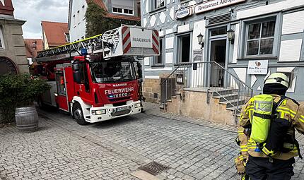 Forchheimer Feuerwehr im Einsatz: Brand im Restaurant AkropolisForchheim & Fränkische Schweiz Die Forchheimer Feuerwehr im Einsatz: In der Küche des Akropolis hatte ein Fettbrand eine Verpuffung ausgelöst. Eine Person schwebte in Lebensgefahr.