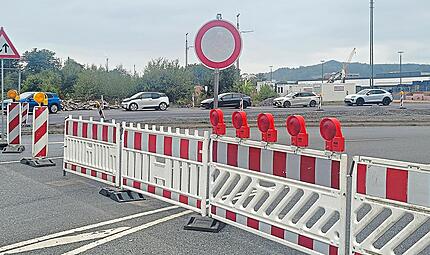 Für den Bau der Stichstraße, über die der Campus angeschlossen wird, wurde der Verkehr auf eine Bedarfsumfahrung umgeleitet.Alexander Hartmann Für den Bau der Stichstraße, über die der Campus angeschlossen wird, wurde der Verkehr auf eine Bedarfsumfahrung umgeleitet.Alexander Hartmann