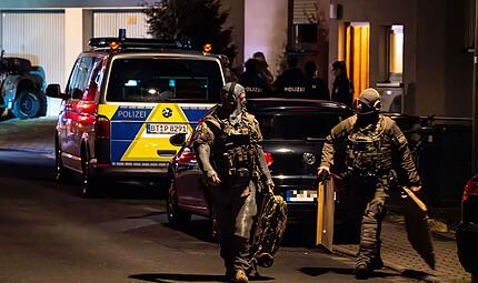 SEK-Einsatz Zapfendorf Spezialeinsatzkräfte der Polizei haben am Donnerstagabend (09.01.2025) einen 28-jährigen Mann in Gewahrsam genommen.