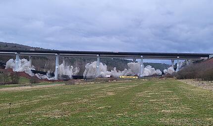 Thalaubachtalbrücke gesprengt Die Thalaubachtalbrücke ist gesprengt worden.