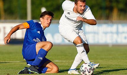 Weisendorfs Julian Hendel (rechts) wird ab Sommer der Spielertrainer des TSV Röttenbach sein. Weisendorfs Julian Hendel (rechts) wird ab Sommer der Spielertrainer des TSV Röttenbach sein.