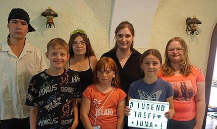 Diese Marktschorgaster Jungbürger wollen die Projekte unter Leitung von Mirjam Herpich mit den Jugendlichen in die Tat umsetzen. Unser Bild zeigt (von links) Ibragim, Sebastian, Milena, Sofia, Mirjam Herpich, Sarah und Ayana.Bruno Preißinger Diese Marktschorgaster Jungbürger wollen die Projekte unter Leitung von Mirjam Herpich mit den Jugendlichen in die Tat umsetzen. Unser Bild zeigt (von links) Ibragim, Sebastian, Milena, Sofia, Mirjam Herpich, Sarah und Ayana.Bruno Preißinger