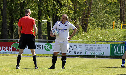 Marcel Kutzelmann: Warum der Torjäger nach Vorra geht 17 Tore, 15 Vorlagen: Nicht viele haben Marcel Kutzelmann in der Landesliga solche Zahlen zugetraut. Künftig tritt der 34-Jährige kürzer, zumindest zeitweise.
