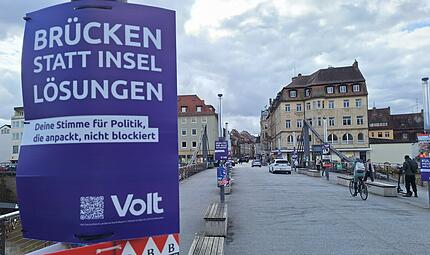 Wahlplakate Bamberg Mit diesem Wahlplakat wirbt die Partei Volt um Stimmen.