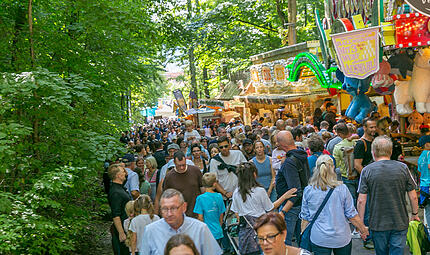 Annafest 2025 UmzugAnnafest 2025: Bildergalerie vom großen Festumzug in Forchheim Die unnötige Entscheidung, ein Anti-Rassismus-Banner am Annafest künftig nicht mehr aufzuhängen, schadet dem Volksfest, argumentiert FT-Redakteur Bjarne Bahrs