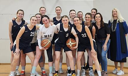 Das letzte Teamfoto der MSG Kronach/Küps/Weismain (von links): Marie Fonfara, Sophia „Bobby“ Bornschlegel, Michelle Huber, Ida Hammerand, Jule Stark, Carlotta Roth, Paula Gareis, Emilia Schorn, Emma Winkler, Theresa Weber, Stefanie Hümmrich, Franz... Das letzte Teamfoto der MSG Kronach/Küps/Weismain (von links): Marie Fonfara, Sophia „Bobby“ Bornschlegel, Michelle Huber, Ida Hammerand, Jule Stark, Carlotta Roth, Paula Gareis, Emilia Schorn, Emma Winkler, Theresa Weber, Stefanie Hümmrich, Franz...