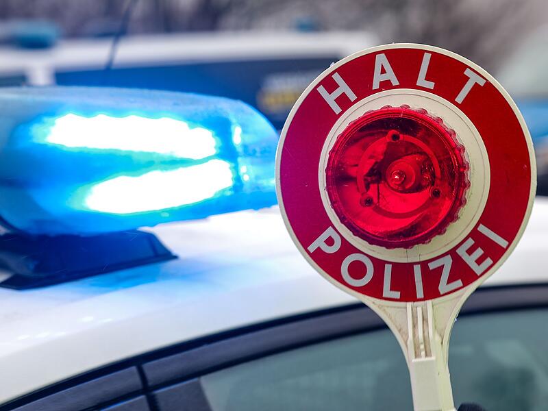 Polizeikontrolle Symbolbild Polizeikontrolle Symbolbild