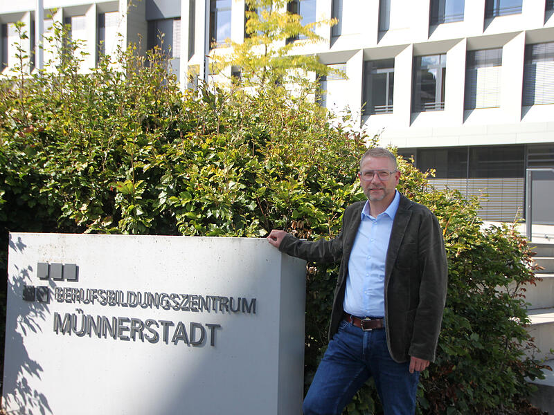 Jochen Lembach Schulleiter Berufsbildungszentrum BBZ Münnerstadt Jochen Lembach ist der neue Schulleiter des Berufsbildungszentrums (BBZ) Münnerstadt.