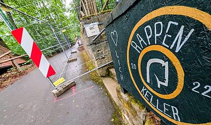 Rappen-Keller Forchheim SanierungForchheim & Fränkische Schweiz Ein Bauzaun schützt aktuell die Steinmauer am Rappen-Keller im Forchheimer Kellerwald. Oder vielmehr: Er schützt Spaziergänger vor ihr. Was dahintersteckt und wie es weitergeht.