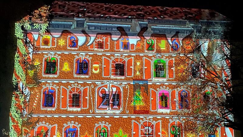 Der Hauptgewinn ist gezogen beim diesjährigen Adventskalender in Forchheim – freuen kann sich eine Dame aus der Kreisstadt. Der Gewinn: ein nagelneues Auto.Forchheim & Fränkische Schweiz Der Hauptgewinn ist gezogen beim diesjährigen Adventskalender in Forchheim – freuen kann sich eine Dame aus der Kreisstadt. Der Gewinn: ein nagelneues Auto.Forchheim & Fränkische Schweiz