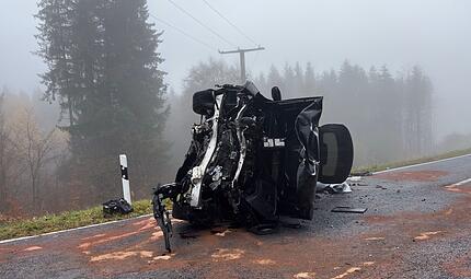 Zwei Tote bei Frontalcrash auf Landstraße Zwei Tote bei Frontalcrash auf Landstraße